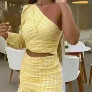 ZARA  | Women's Yellow/White Checkered One Shoulder Cropped Top